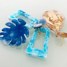 Experimenting with Resin Jewelry Design. Accessor, Design, Arts, Crafts, Jewelr, Design, and DIY project by mur tarragona - 08.04.2022