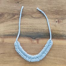 Mein Kursprojekt: Schmuckflechten für Anfänger: Halsketten selber machen. Un proyecto de Artesanía, Diseño de jo, as, Macramé y Diseño textil de Ana Vogt - 05.08.2022