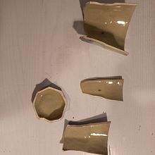 Mi proyecto del curso: Introducción al Kintsugi: restaura tu cerámica con oro . Projekt z dziedziny Craft,  Sztuki piękne, Ceramika i DIY użytkownika Julia Codina - 08.08.2022