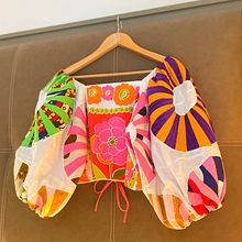 Balloon Sleeve Top Upcycled from a Tea Towel and Vintage Quilt. Un proyecto de Diseño de moda, Costura, Upc, cling y Diseño de Selina Sanders - 09.08.2022