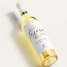 Diseño de marca y packaging de vino rueda 100% sauvignon. Design, Graphic Design, and Product Design project by Armando Ortega Muñoz - 08.09.2022