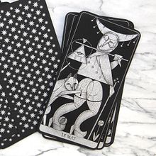 LE TAROT DE L’ÉTOILE CACHÉE (MAJOR & MINOR ARCANA) . Projekt z dziedziny Trad, c, jna ilustracja, Projektowanie opakowań, Projektowanie produktowe i Design użytkownika Elisa Seitzinger - 10.09.2020