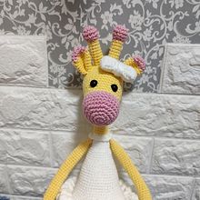 Girafinha . Amigurumi, e Crochê projeto de DANIELA CRUZ - 10.08.2022