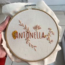 Meu projeto do curso: Técnicas básicas para bordado de letras. Un proyecto de Bordado y Diseño textil de Rebeca Lima - 12.08.2022
