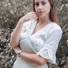 Sola en las afueras. Portrait Photograph, Outdoor Photograph, Fine-Art Photograph & Instagram Photograph project by Josemi Redondo - 08.13.2022