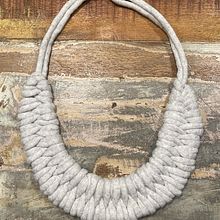 My project for course: Rope Jewelry for Beginners: Make Your Own Necklaces . % Valentine McKey tarafından hazırlanan Sanat ve El Sanatları, Mücevher Tasarımı, Makrome, Ve Tekstil Tasarımı projesi - 08.13.2022