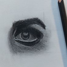Mon projet du cours : Portrait artistique au fusain : créez des ambiances. Traditional illustration, Fine Arts, Drawing, Portrait Drawing, Realistic Drawing, and Artistic Drawing project by Claire R - 08.15.2022