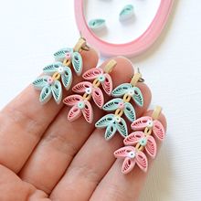 orecchini di carta a forma di ramo. Un progetto di Artigianato, Design di gioielli, DIY, Design floreale e vegetale, Creatività e Papercraft di giorgia ghezzi - 16.08.2022