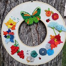 Double Hoop Embroidery with Relief Stitches. Projekt z dziedziny Craft i  Haft użytkownika Ana Karen Dubilet - 18.08.2022
