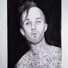 Retrato de Travis Barker. Realistic Drawing, Portrait Drawing, and Artistic Drawing project by Lucien Barrera - 08.17.2022