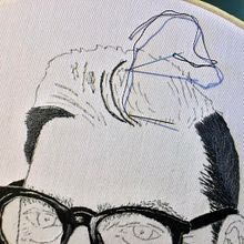 My project for course: Fashion Embroidery: Embellishing with Beads. Un proyecto de Diseño de moda, Bordado, DIY, Upc, cling y Diseño textil de Lanthier Micheline - 24.08.2022