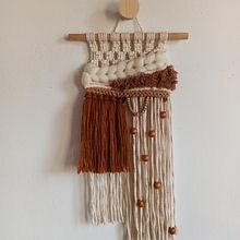 Meu projeto do curso: Macraweave: combine macramê com técnicas de tear. Accessor, Design, Interior Design, Decoration, Fiber Arts, Macramé, Weaving, and Textile Design project by Mayara Moura Meireles Cunha - 08.22.2022