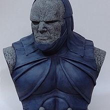 Busto Darkseid. Een project van Beeldhouwwerk,  Beeldende kunst, Film, video en televisie, Stripboek, Film y Televisie van Gabriel Berenguera - 26.08.2022