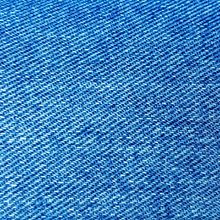 Novedades en Colores de Ropa de Baño. Een project van  Ontwerp y  Reclame van Essence Colors - 02.08.2022