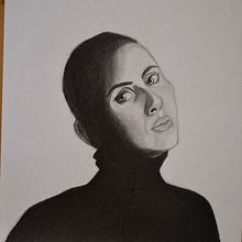 Mi proyecto del curso: Retrato realista con lápiz de grafito. Un progetto di Illustrazione tradizionale, Belle arti, Bozzetti, Disegno a matita, Disegno, Disegno di ritratti, Disegno realistico, Disegno artistico e Disegno anatomico di Laura Stefania Duran Arias - 30.08.2022