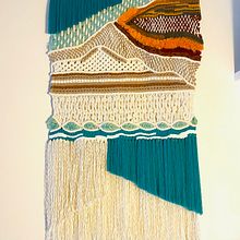 Il mio progetto del corso: Macraweave: combina macramè e tecniche di tessitura. Un projet de Création d'accessoires, Design d'intérieur, Décoration, Art textile, Macramé, Tissage , et Design textile de Federica Mazzotta - 31.08.2022