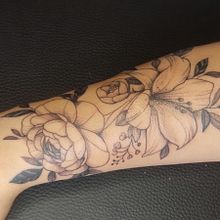 Meu projeto do curso: Tatuagem botânica com pontilhismo. Un progetto di Illustrazione tradizionale, Design di tatuaggi e Illustrazione botanica di Cauê Marcelino - 02.09.2022