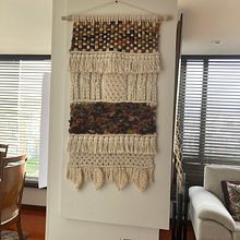 Mi proyecto del curso: Introducción al macramé: creación de un tapiz decorativo. Projekt z dziedziny Projektowanie dodatków, Craft, Projektowanie wnętrz,  Dekoracja wnętrz,  Tkactwo, Makrama, Wzornictwo tekst i liów użytkownika Dolly Farfan - 02.09.2022