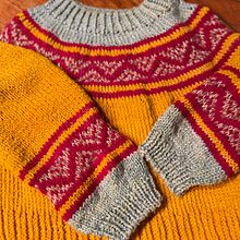 Mi proyecto del curso: Diseño y tejido de punto con la técnica jacquard. Accessor, Design, Fiber Arts, Knitting, and Textile Design project by Carolina Sanabria - 09.02.2022