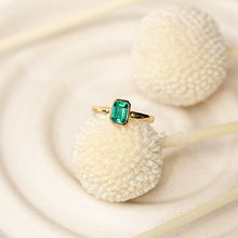 Anillo de Esmeralda y Oro 18k. Jewelr, Design, Accessor, Design, and Fashion Design project by Maike Siegel - 02.10.2022