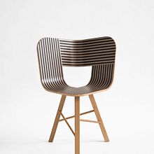 Tria chair for Colé. Un progetto di Design e creazione di mobili e Design di Lorenz+Kaz - 06.09.2022