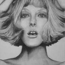 My project for course: Realistic Portrait with Graphite Pencil. Traditional illustration, Fine Arts, Sketching, Pencil Drawing, Drawing, Realistic Drawing, Artistic Drawing, and Figure Drawing project by enardillo - 09.06.2022