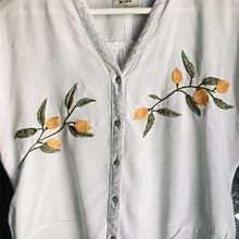 My project for course: Botanical Pattern Embroidery for Clothing. Arts, Crafts, Pattern Design, Embroider, Fiber Arts, Botanical Illustration, Upc, cling, and Textile Design project by Svenja Sabel - 09.07.2022