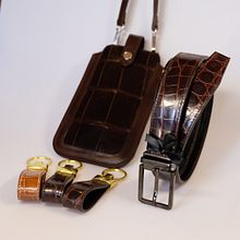 Upcycling einer alten Krokohandtasche . Arts, Crafts, Fashion Design, and Product Design project by Christina Roth - 09.07.2022