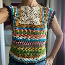 Mi proyecto del curso: Técnicas de crochet para crear prendas coloridas. Fashion Design, Fiber Arts, DIY, Crochet, and Textile Design project by Marta Guerrero - 09.08.2022