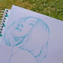 Dibujos a colores de madera. Drawing, Portrait Drawing, and Colored Pencil Drawing project by Ainhoa Venegas - 08.10.2022