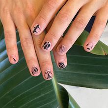 Latest nail art designs. Un proyecto de Diseño e Ilustración tradicional de Violetta Kurilenko - 12.09.2022