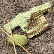 Mi proyecto del curso: Tejido de punto para prendas infantiles. Un proyecto de Diseño de moda, Tejido, DIY, Tejido de punto y Diseño textil de Cristina González - 12.09.2022