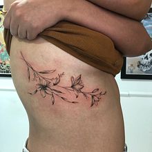 Meu projeto do curso: Técnicas de tatuagem blackwork com fine line. Tattoo Design, Floral, and Plant Design project by Rafael Campos - 09.10.2022
