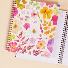 Agenda Chemin des Marettes x Exacompta. Art Direction, Floral, Plant Design, Traditional illustration, and Graphic Design project by Fiona Luciani - 09.13.2022