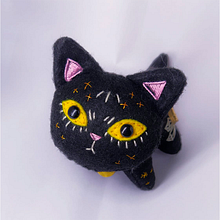 Mi proyecto del curso: Textile Toys: diseño y creación de personajes en tela. Character Design, To, Design, Sewing, and Textile Design project by fiorella luna jimenez - 09.14.2022