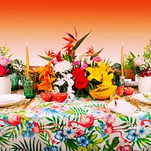 TROPICAL TABLE STYLING. Interior Design, L, scape Architecture, Decoration, DIY, Floral, and Plant Design project by Raúl Fernández Talero - 09.16.2022
