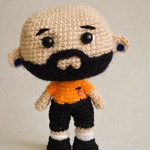 Mi proyecto del curso: Amigurumis: personas tejidas a crochet. Un progetto di Artigianato, Design di giocattoli, Fiber Art, Uncinetto, Amigurumi e Textile Design di Laura Stefania Duran Arias - 16.09.2022