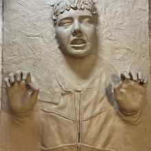 My project for course: Clay Portrait: Model a Full-Scale Face. Fine Arts, and Sculpture project by Jessie Van Overmeer - 09.19.2022