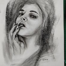 My project for course: Artistic Charcoal Portraiture: Creating Atmosphere. Traditional illustration, Fine Arts, Drawing, Portrait Drawing, Realistic Drawing, and Artistic Drawing project by Ingrid Fürhacker - 09.23.2022
