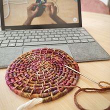 Basket Weaving for Beginners: The Coiling Technique. Accessor, Design, Arts, Crafts, Fashion Design, Fiber Arts, and Textile Design project by Tina Baumgartner - 09.23.2022