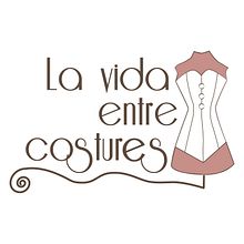 La vida entre costuras - tienda local. Design, and Logo Design project by Helena Bedia Burgos - 09.23.2022