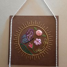 Mi proyecto del curso: Bordado en madera: arte inspirado en la naturaleza. Een project van Borduurwerk, Houtbewerking y Textielontwerp van karemcarreno - 22.09.2022