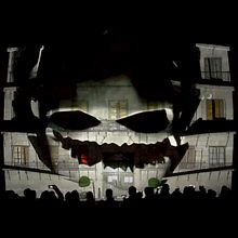 Videomapping Basta lo suficiente. Un projet de Vidéo, Art urbain, Édition vidéo, Multimédia, ArchVIZ, Postproduction audiovisuelle, Réalisation, Écriture de fiction , et Créativité de Álvaro Gutiérrez Flórez - 19.08.2018