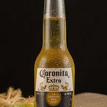 Mi proyecto del curso: Fotografía de objetos brillantes y esquemas de iluminación. Un proyecto de Fotografía, Diseño de iluminación, Post-producción fotográfica		, Fotografía de producto, Iluminación fotográfica y Fotografía de estudio de Ivan Andrés Rueda Pardo - 01.10.2022