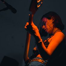 Mi proyecto del curso: Fotografía y oscuridad: crea retratos cinemáticos. Un proyecto de Fotografía, Post-producción fotográfica		, Retoque fotográfico, Iluminación fotográfica y Composición fotográfica de Mayra Nicole Barros - 01.10.2022