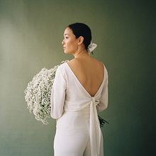 SUSUMU AI BRIDAL. Een project van  Ontwerp, Kostuumontwerp,  Modeontwerp, Modefotografie, Mode-illustratie, Craft, Naaiwerk, Patroonontwerp en kleermakerij y Productfotografie van Alisa Menkhaus - 01.10.2022