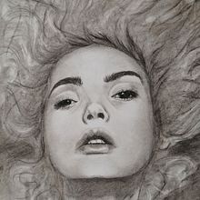 Mi proyecto del curso: Retrato artístico al carboncillo: creando atmósferas. Traditional illustration, Fine Arts, Drawing, Portrait Drawing, Realistic Drawing, and Artistic Drawing project by Ana Camacho - 10.02.2022