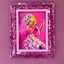 Gesso and gold metal leaf frame for drag photo. Un progetto di Falegnameria  di Annika McSeveny (Antika) - 03.10.2022