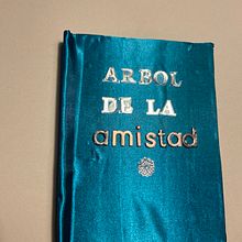 Mi proyecto del curso: Creación de libros pop-up- Arbol de la amistad. Un proyecto de Artesanía, Diseño editorial, Papercraft, Encuadernación y Creatividad con niños de nerea Gonzalez - 04.10.2022
