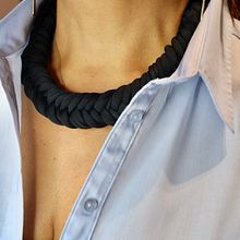 Il mio progetto del corso: Creazione di gioielleria tessile Ein Projekt aus dem Bereich H, werk, Schmuckdesign, Weben und Textildesign von Roberta Improta - 04.10.2022